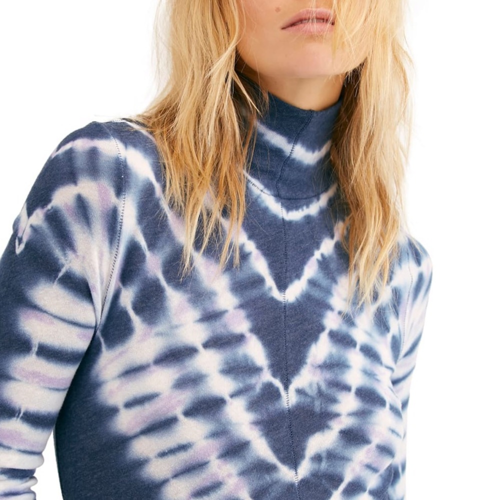 Tie-Dye Mock Neck Women's Top in Navy and White